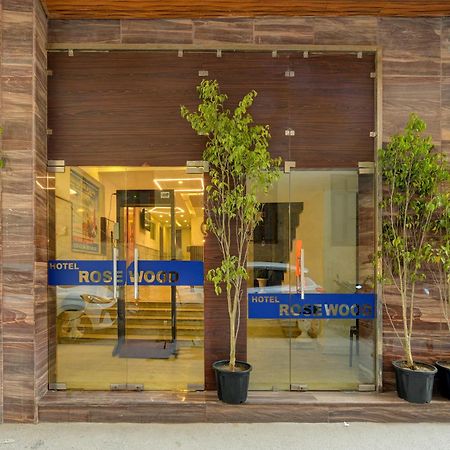 Rosewood Suites A Family Hotel Near Delhi Airport Nowe Delhi Zewnętrze zdjęcie