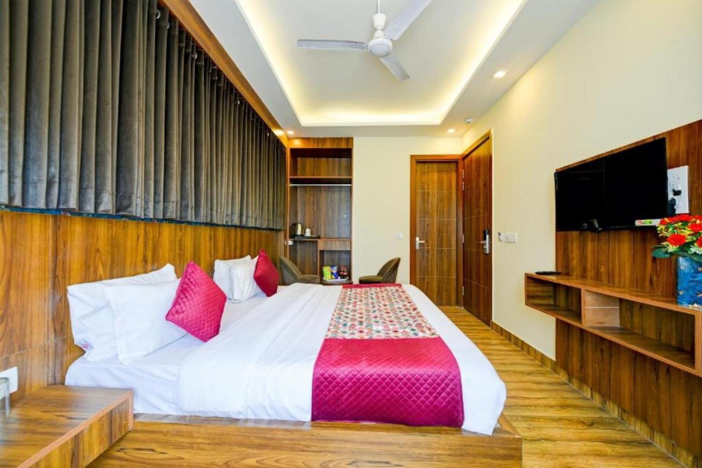 Rosewood Suites A Family Hotel Near Delhi Airport Nowe Delhi Zewnętrze zdjęcie